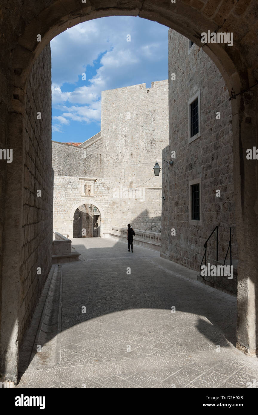 Elk192-3307v Croacia, Dubrovnik, murallas y torres defensivas de la ciudad, Puerta Ploce Foto de stock