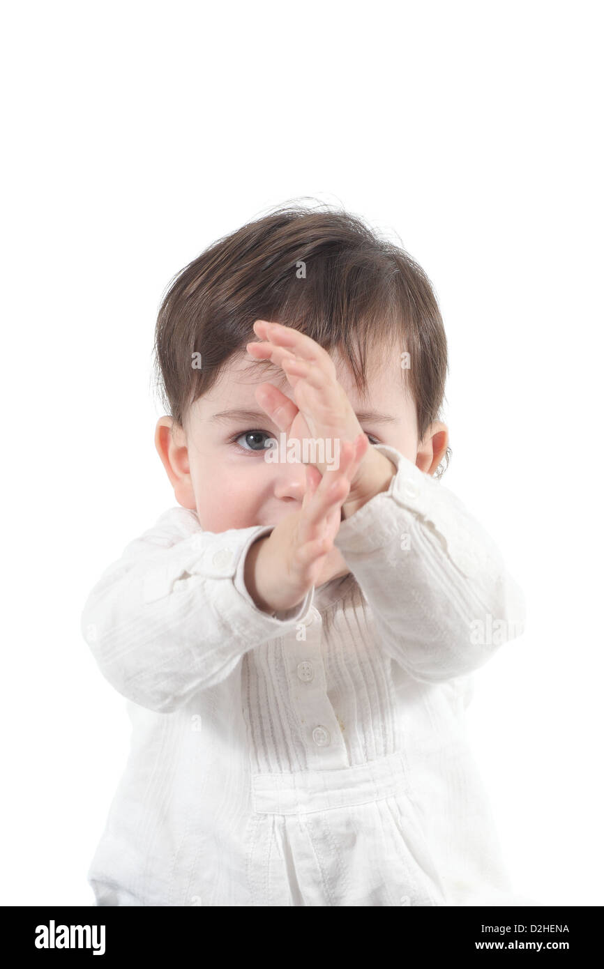 Bebé con un gesto de karate sobre un fondo blanco aislado Foto de stock