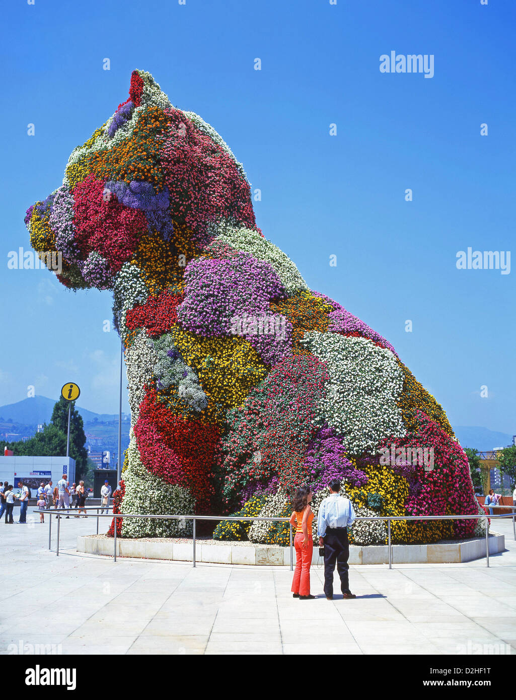 Puppy, el perro de flores fuera de Escultura del Museo Guggenheim, Bilbao,  provincia de Vizcaya, País Vasco, España Fotografía de stock - Alamy