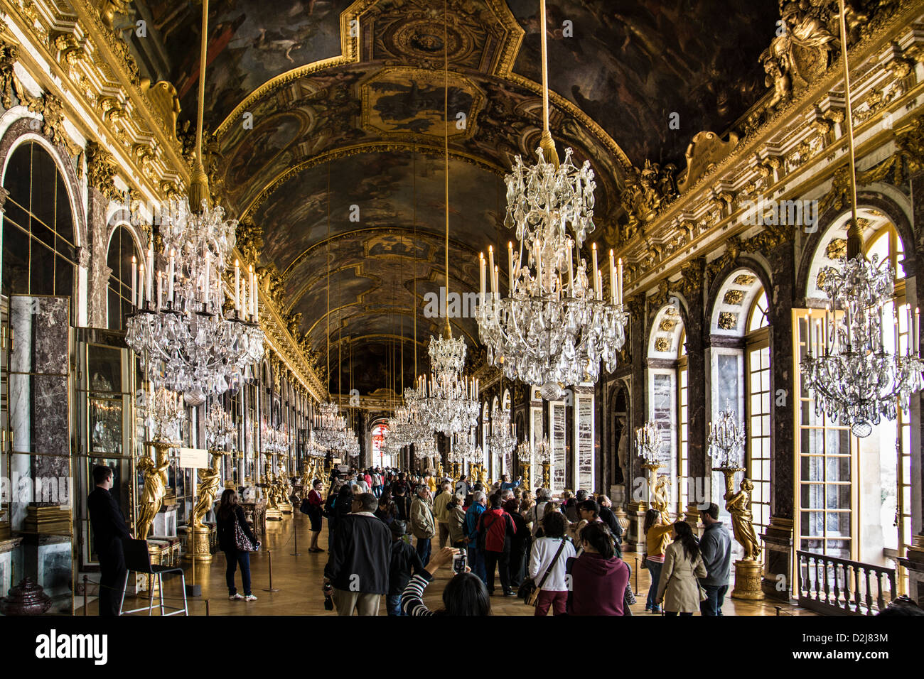 ayudar medios de comunicación Examinar detenidamente Gran salón también se conoce como el salón de los espejos en el Palacio de  Versalles, en Francia Fotografía de stock - Alamy