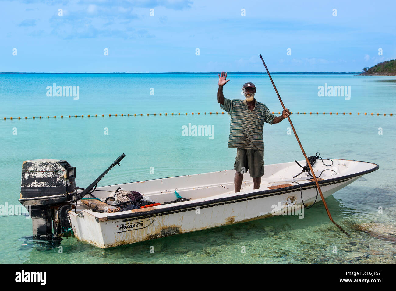 Bahamas, Eleuthera Island, Pescador en La Roca Village de sonido Foto de stock