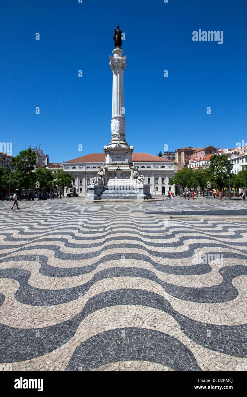 Rossio(también conocido como Pedro IV ( Plaza Praça de D. Pedro IV)) + columna de Pedro IV + Teatro Nacional, el centro de Lisboa. Foto de stock