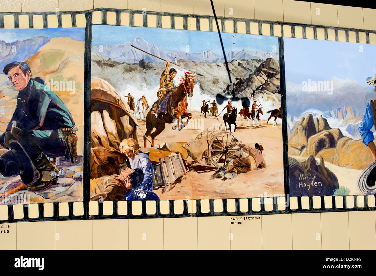 Lone Pine murales que relatan la historia de la industria cinematográfica occidental Foto de stock
