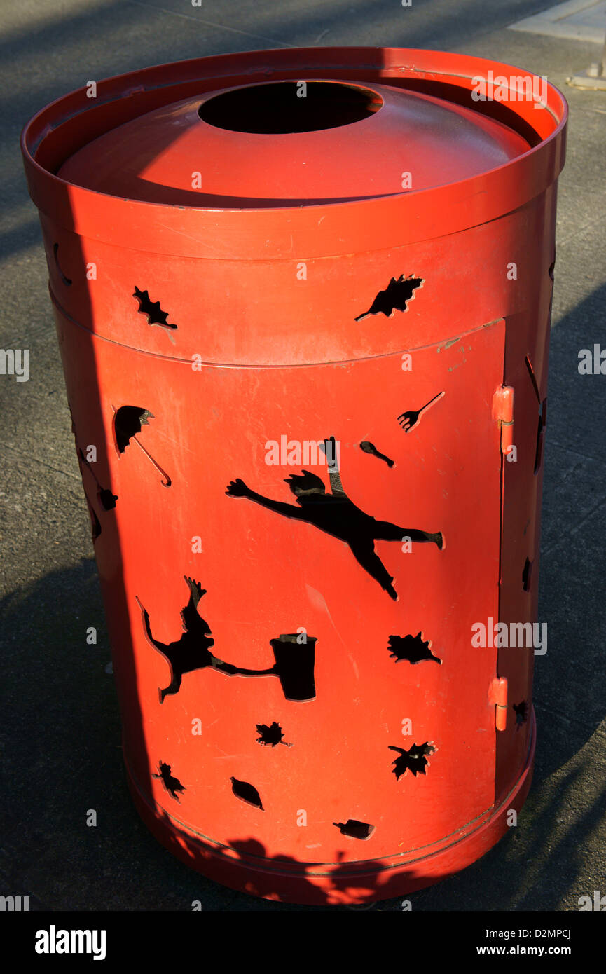 Bote de basura artistico fotografías e imágenes de alta resolución - Alamy