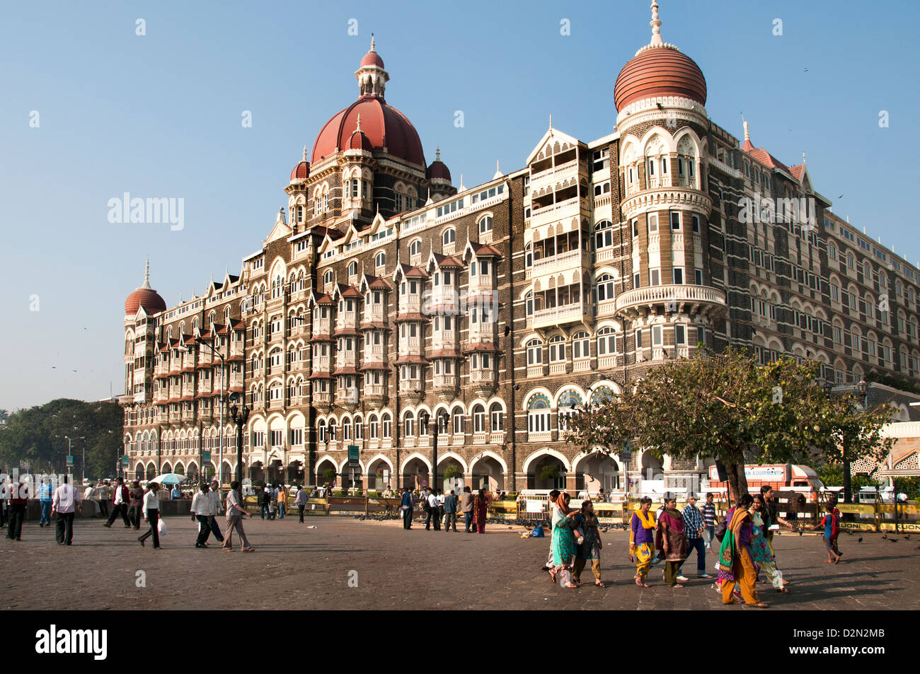 El Taj Mahal Palace es un hotel de lujo, de cinco estrellas, situado en la zona de Colaba de Mumbai, Maharashtra, India, junto a la Puerta de la India Foto de stock