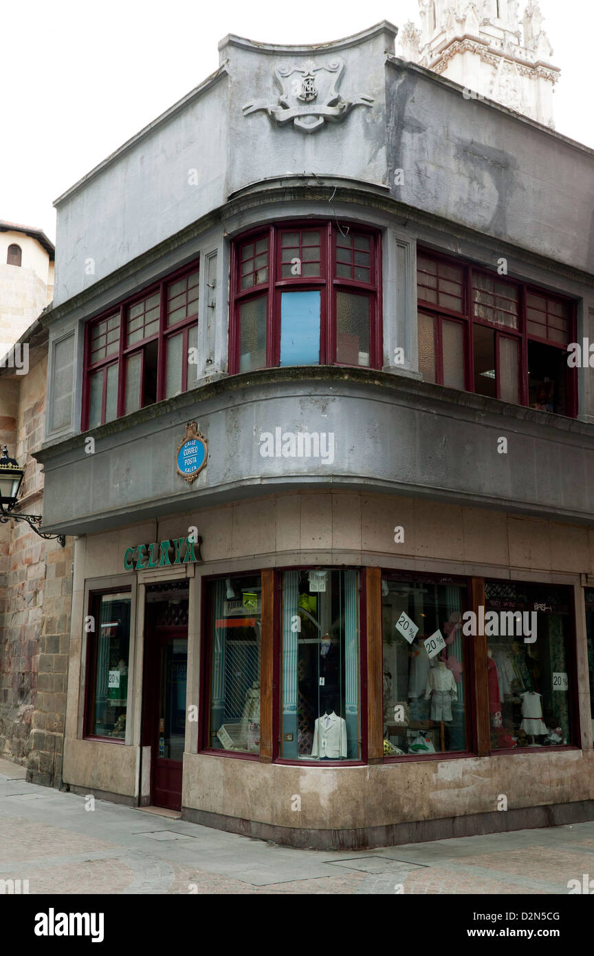 Antigua tienda en la calle del Correo, en el Casco Viejo de Bilbao  Fotografía de stock - Alamy