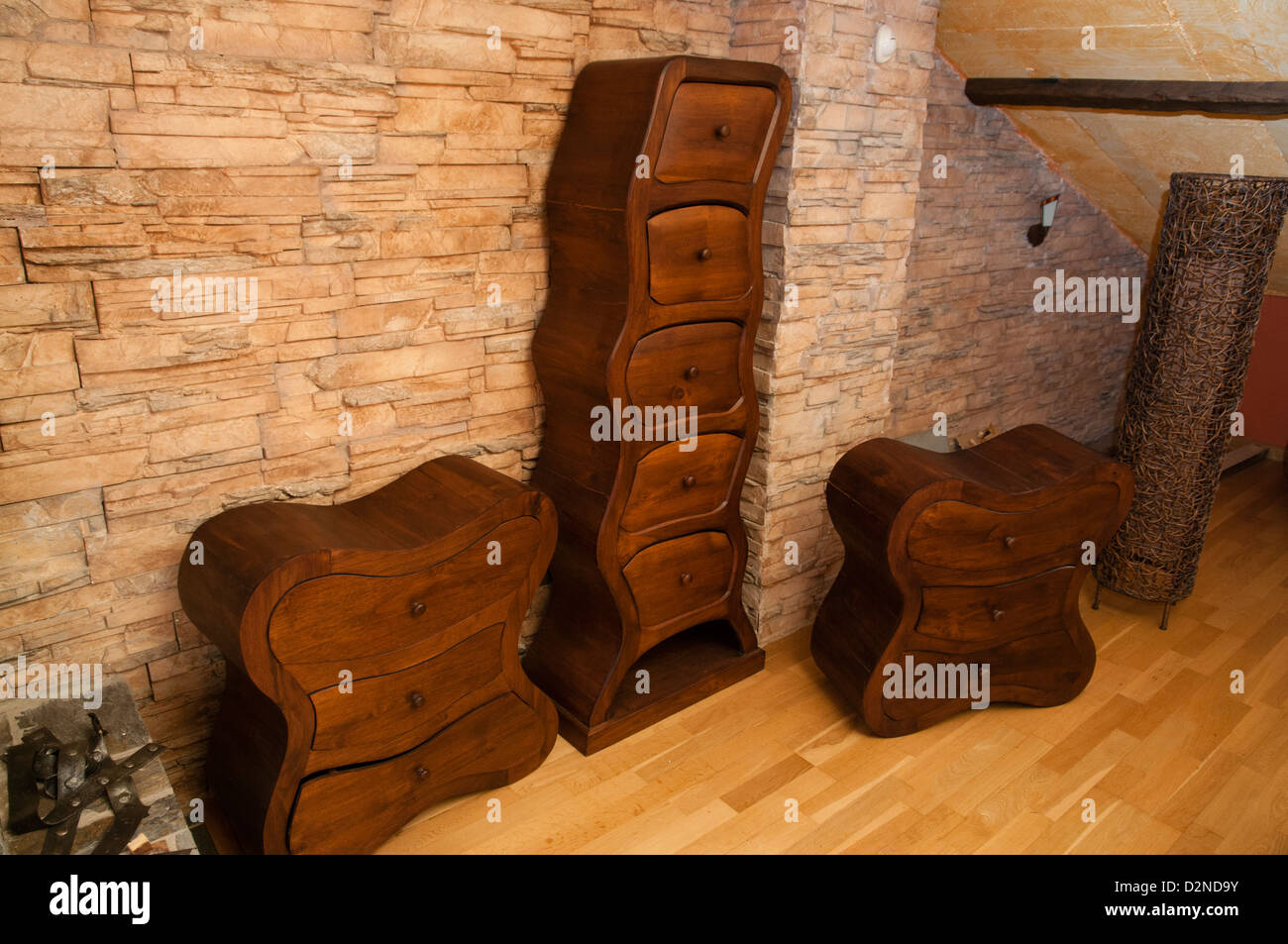Los muebles antiguos en la tienda de antigüedades, España Fotografía de  stock - Alamy