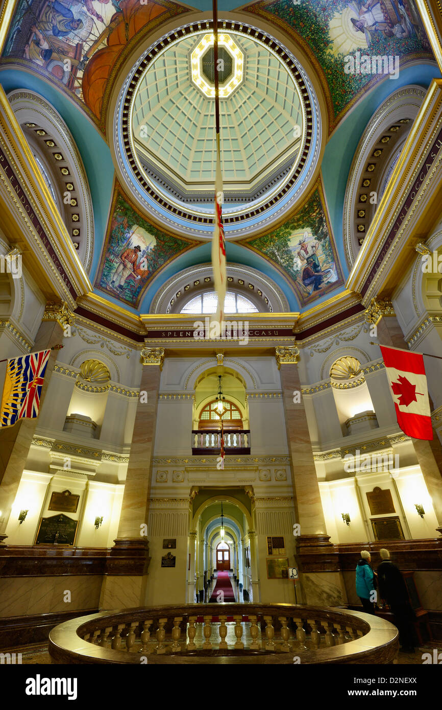 La cúpula de la rotonda en edificios legislativas provinciales de la ciudad capital de Victoria, British Columbia, Canadá. Foto de stock