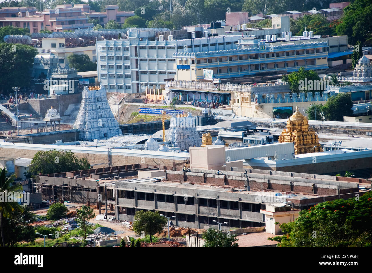 Un alto ángulo de visualización de un templo, Tirumala Templo