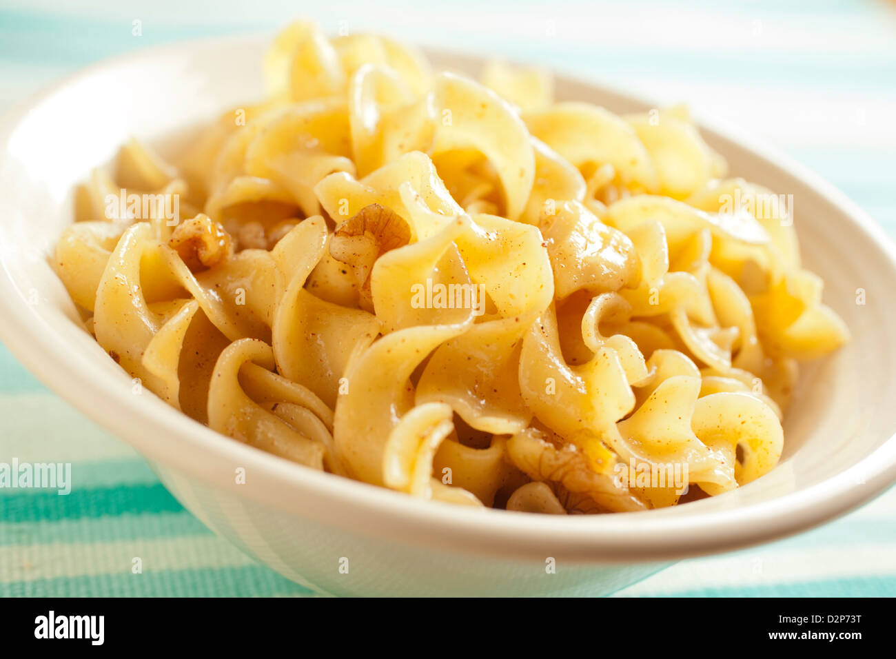 Hungarian tallarines con nueces: Dios Metelt Foto de stock