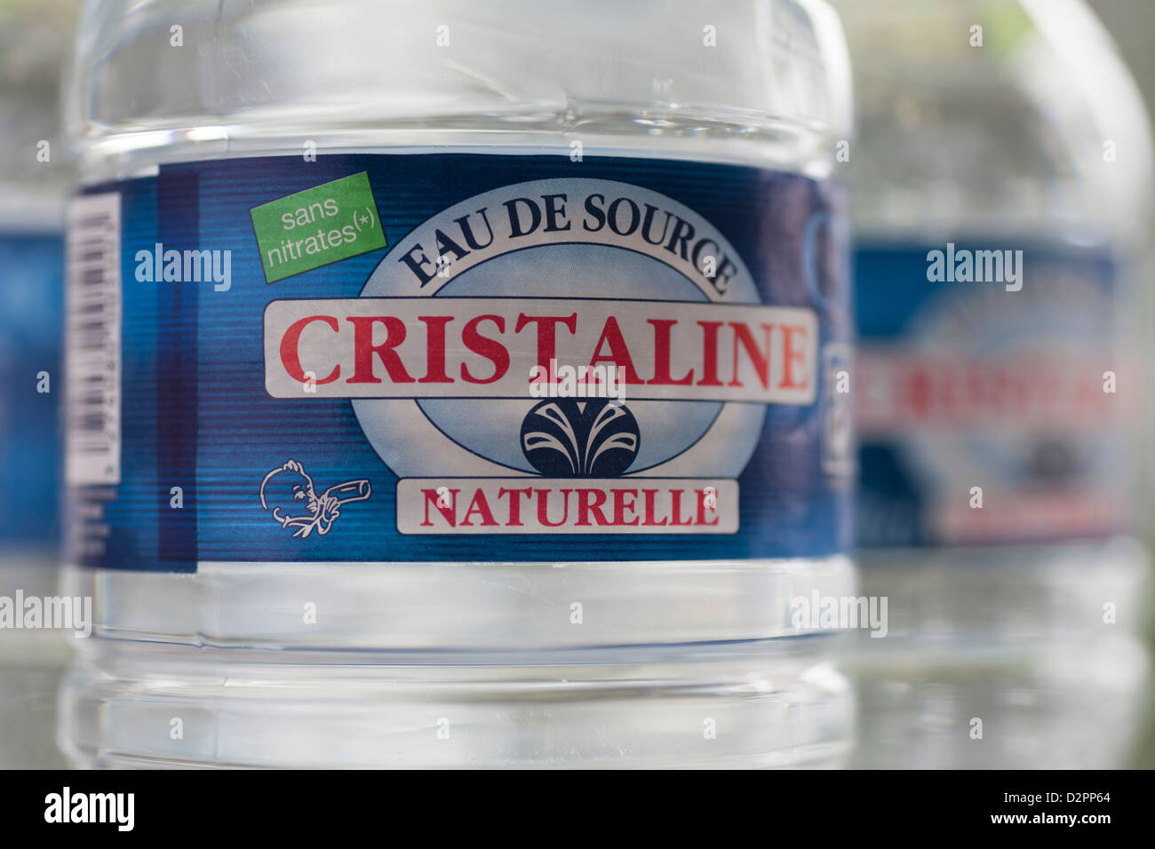 Cristaline: una popular y barato marca de agua mineral francesa procedentes de 22 fuentes diferentes. Foto de stock