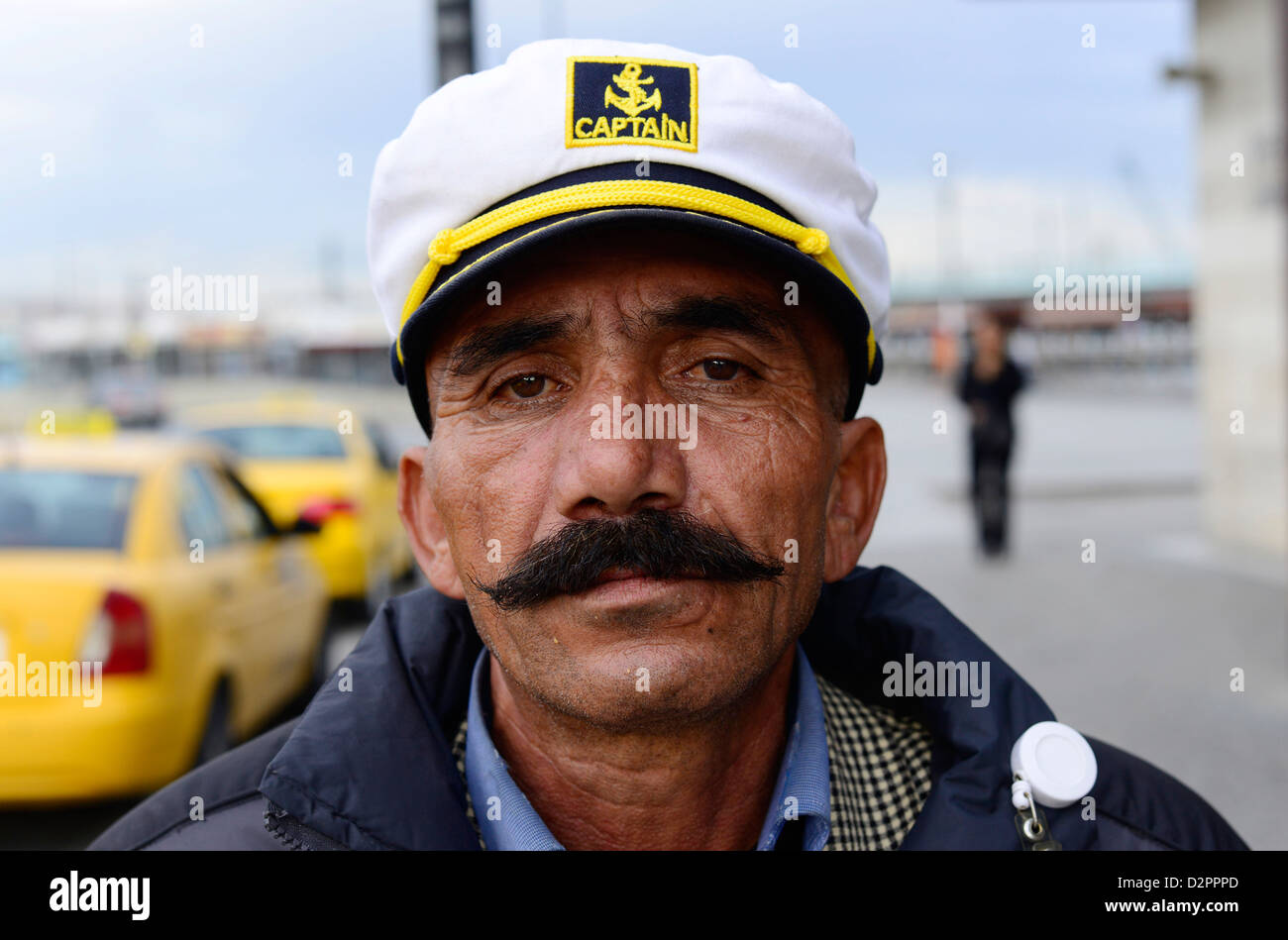 Un capitán de barco turco en Estambul. Foto de stock