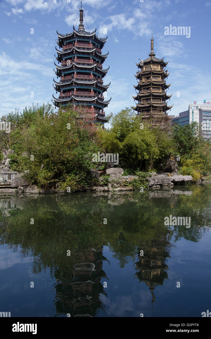 Dos Pagodas Park, Guilin, Guangxi, China, Asia Foto de stock