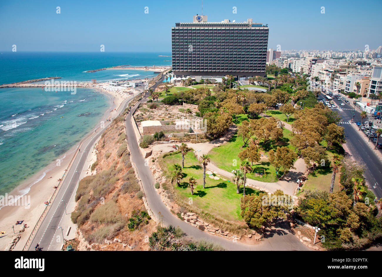 Hilton Hotel y Parque de la independencia, la calle Hayarkon, Tel Aviv, Israel, Oriente Medio Foto de stock