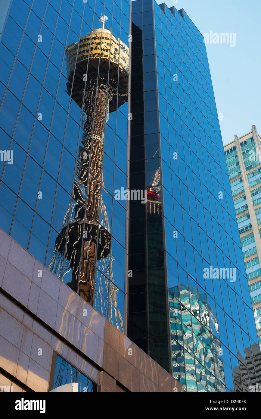 Reflejo de la Torre de Sydney, Sydney, New South Wales, Australia, el Pacífico Foto de stock