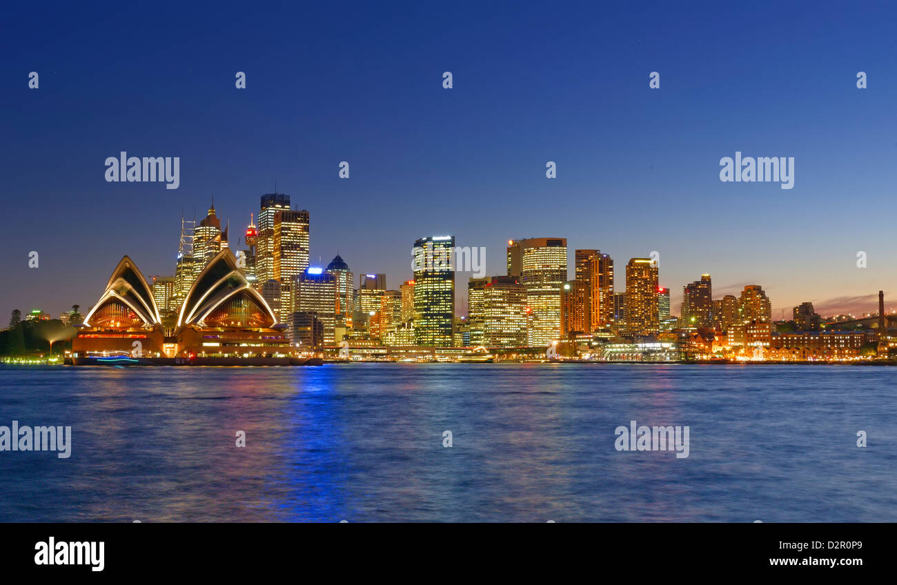 Ópera y horizonte de Sydney, Sydney, New South Wales, Australia, el Pacífico Foto de stock