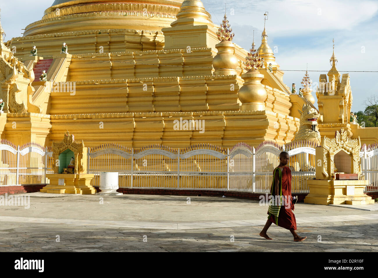 La pagoda Kuthodaw, la ciudad de Mandalay, la división de Mandalay, República de la Unión de Myanmar (Birmania), Asia Foto de stock