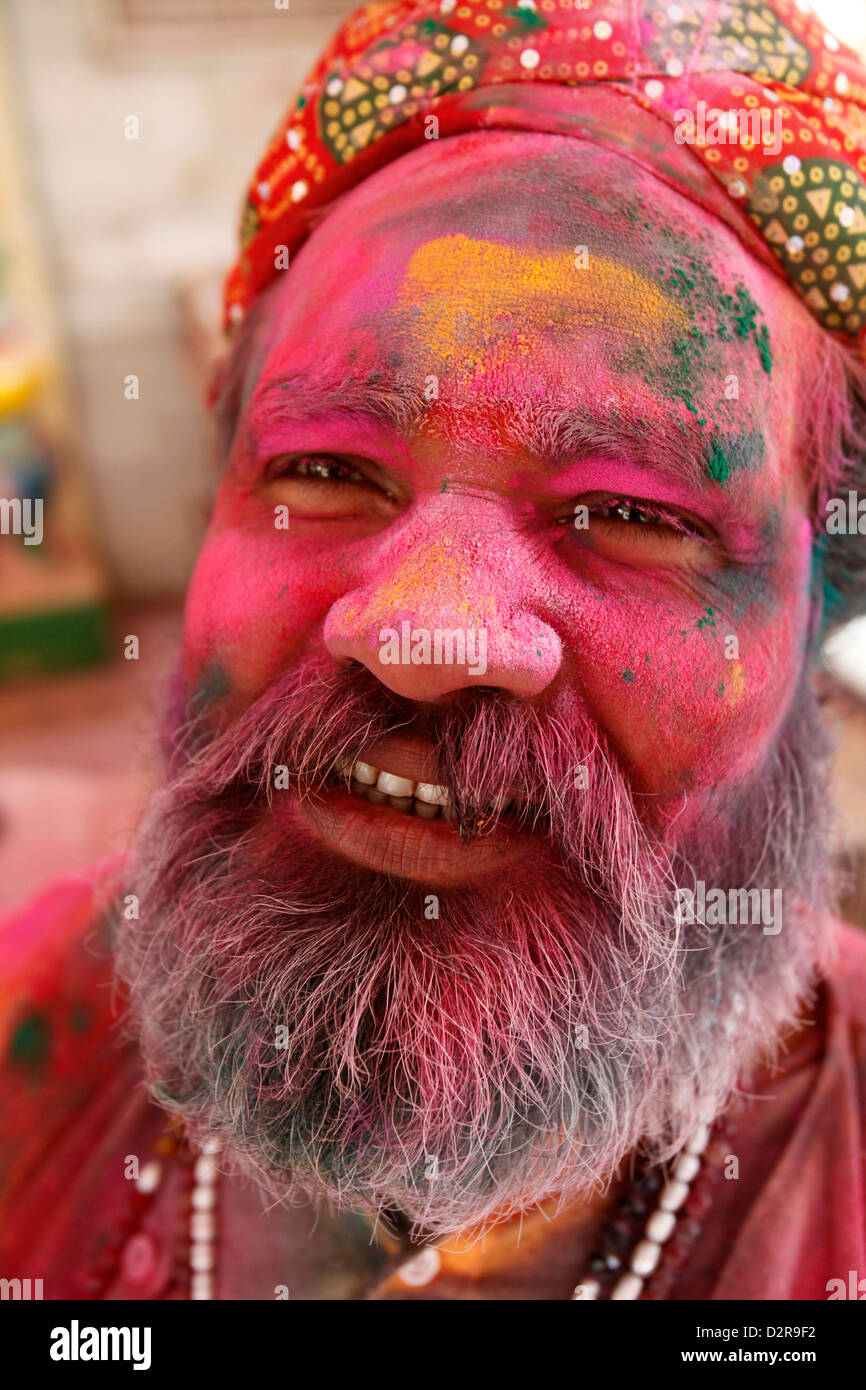 Holi celebración en Goverdan, Uttar Pradesh, India, Asia Foto de stock