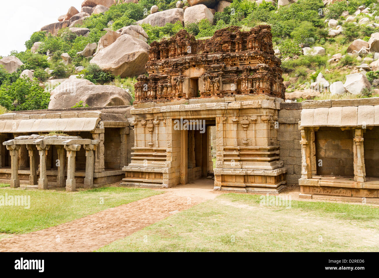 También conocido como el Templo de Tiruvengalanatha Achyutaraya Temple está situado a los pies de la colina de Matang, Hampi, India Foto de stock