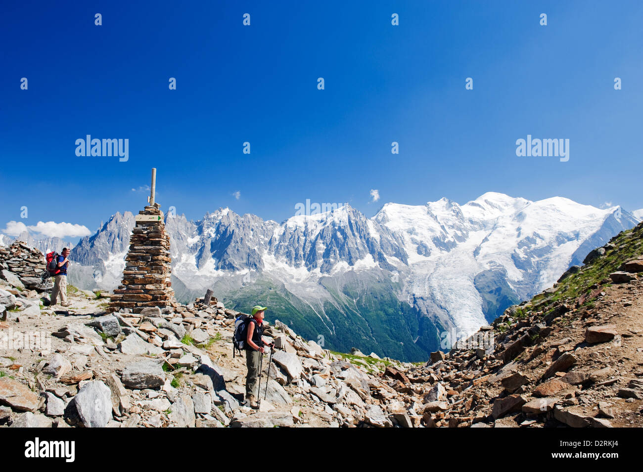 Mojón de piedra marcador, Valle de Chamonix, Rhone Alpes, Francia Foto de stock