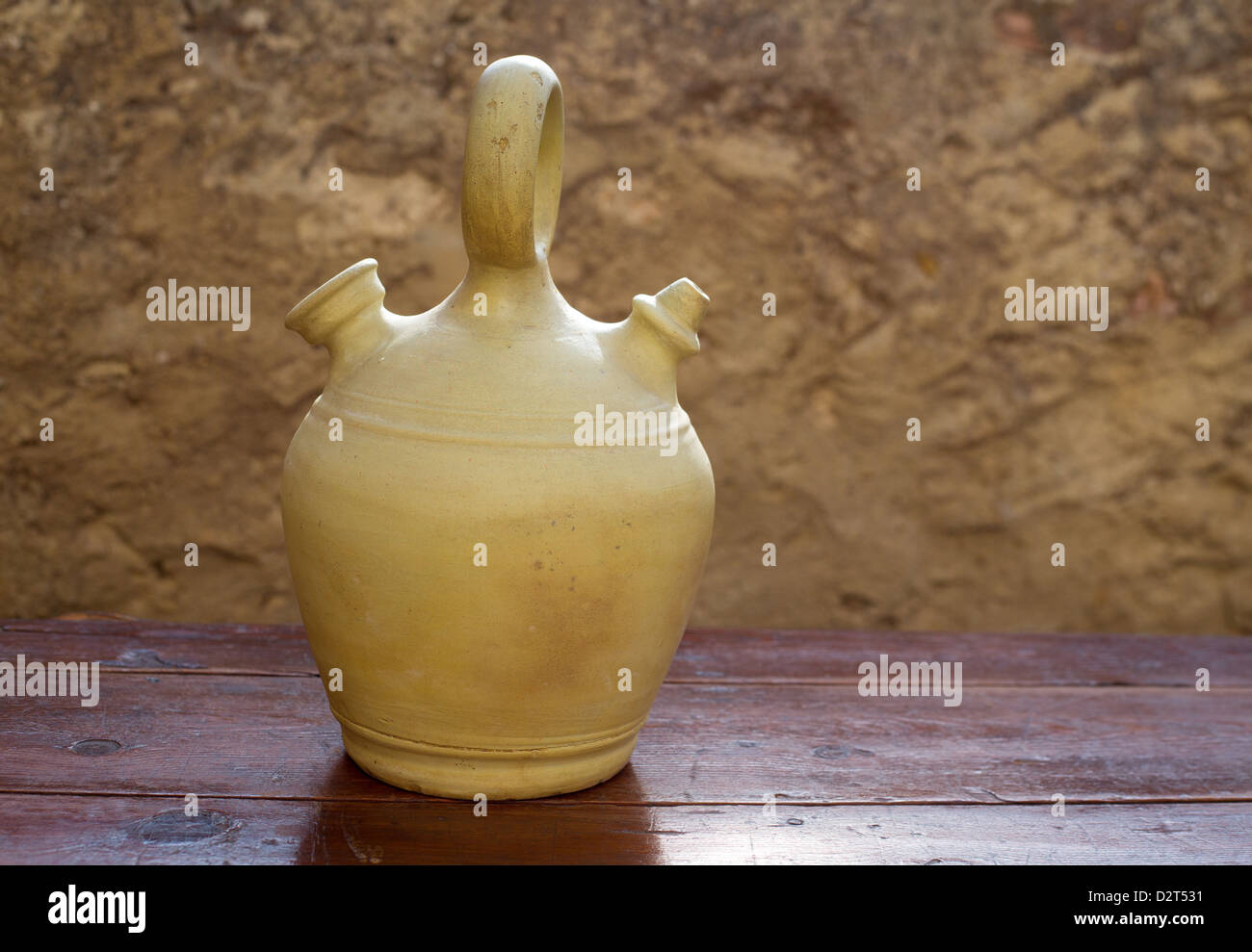 Botijo español: la tradición y frescura en tu hogar con este antiguo  recipiente de barro