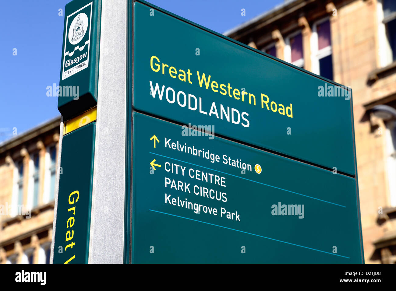Indicaciones para caminar y montar en bicicleta señal en Great Western Road, Woodlands, Glasgow, Escocia, Reino Unido Foto de stock