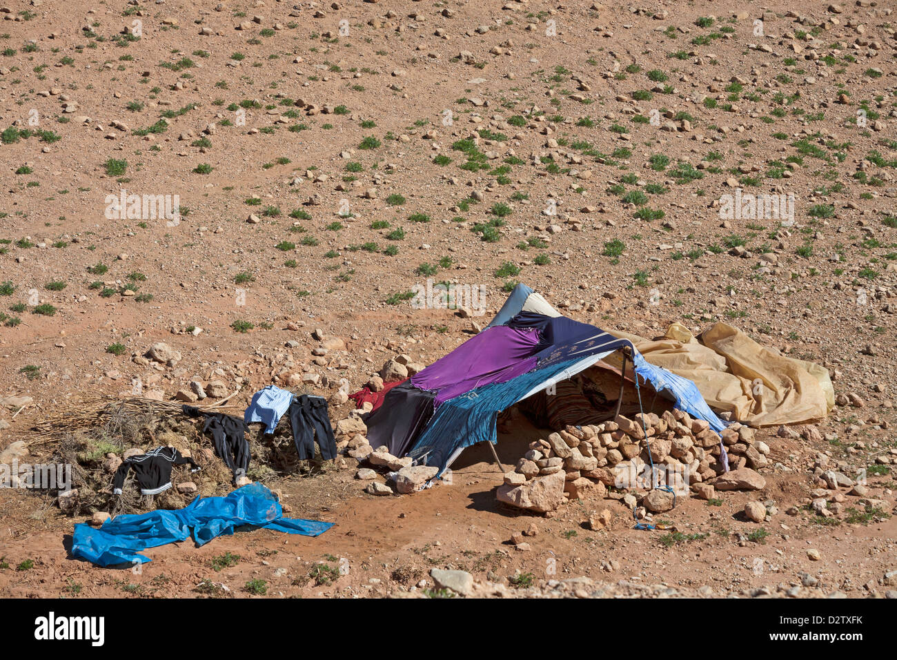 Viviendas y asentamientos de bereberes nómadas en el valle Boughrar, Marruecos, Norte de África Foto de stock
