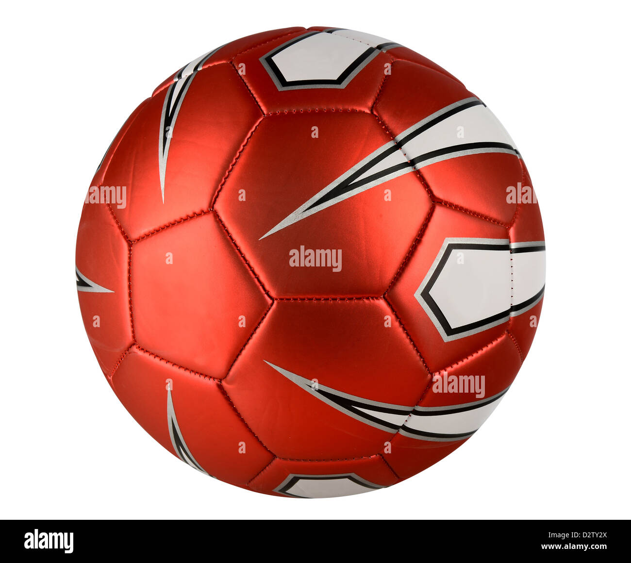Balón de fútbol rojo aislado sobre fondo blanco - con trazado de recorte Foto de stock