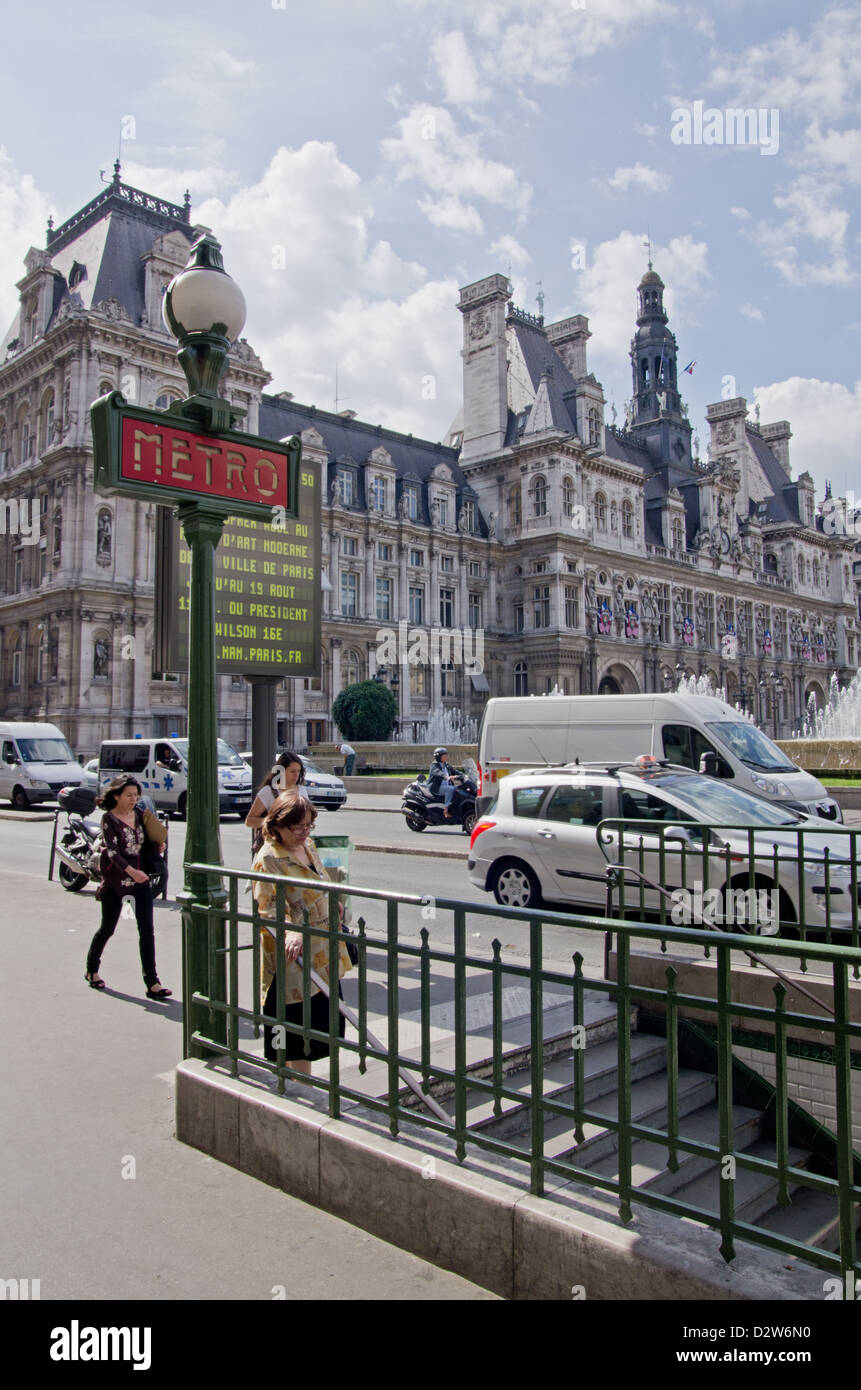 La estación de Metro Hotel de Ville de Paris Foto de stock