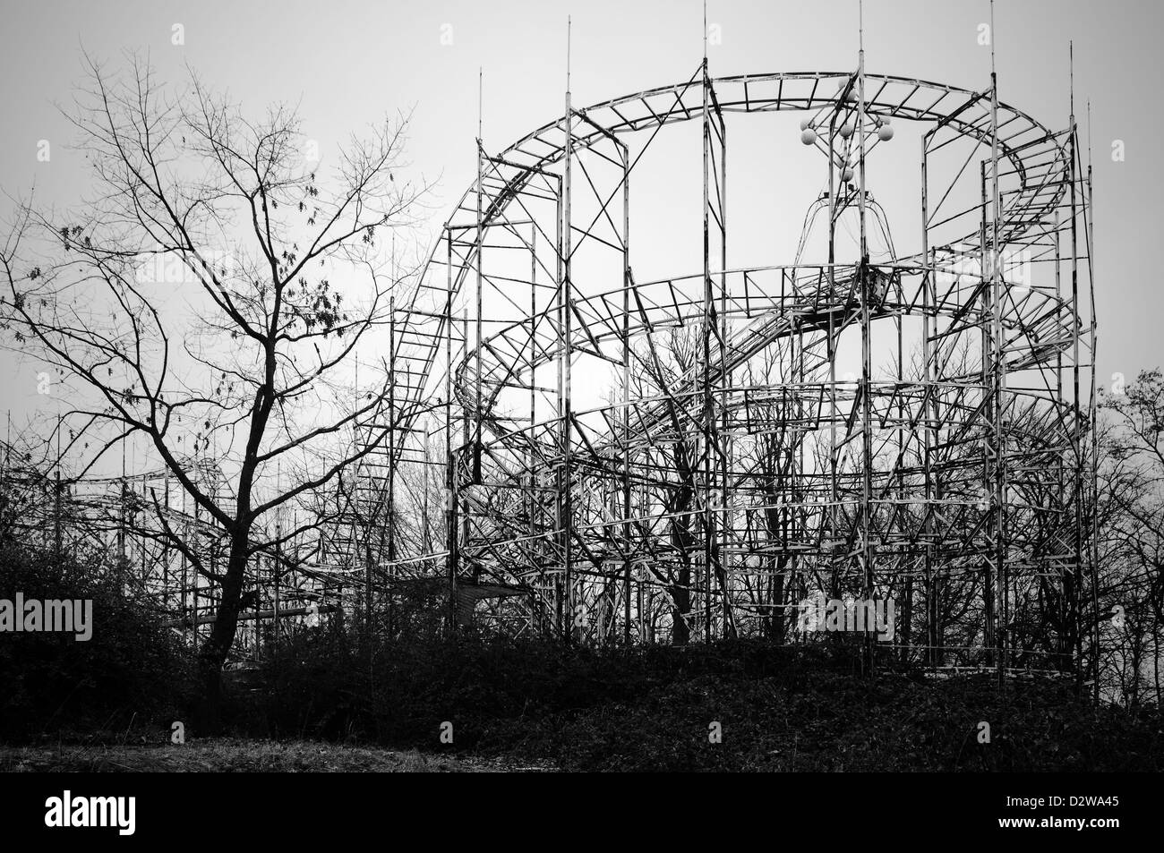 Fun fair abandonados. Roller Coaster Foto de stock