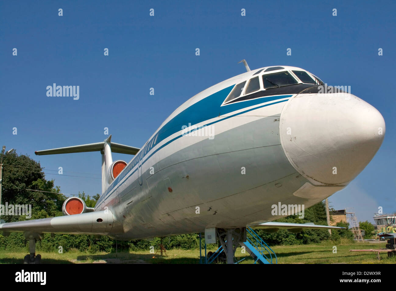 Antiguo avión TU-134 soviético. Foto de stock