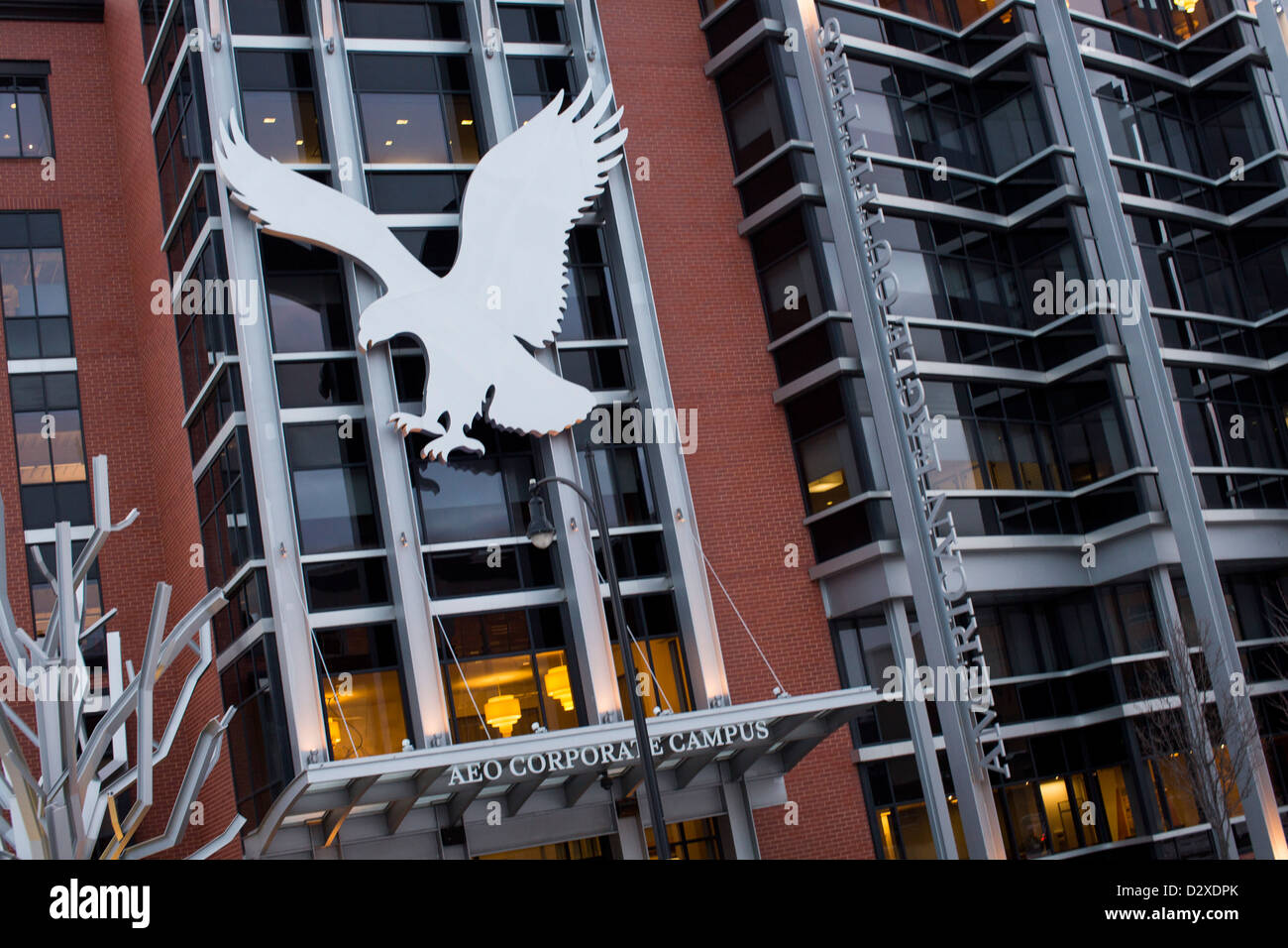 La sede del distribuidor de ropa American Eagle Outfitters Fotografía de  stock - Alamy