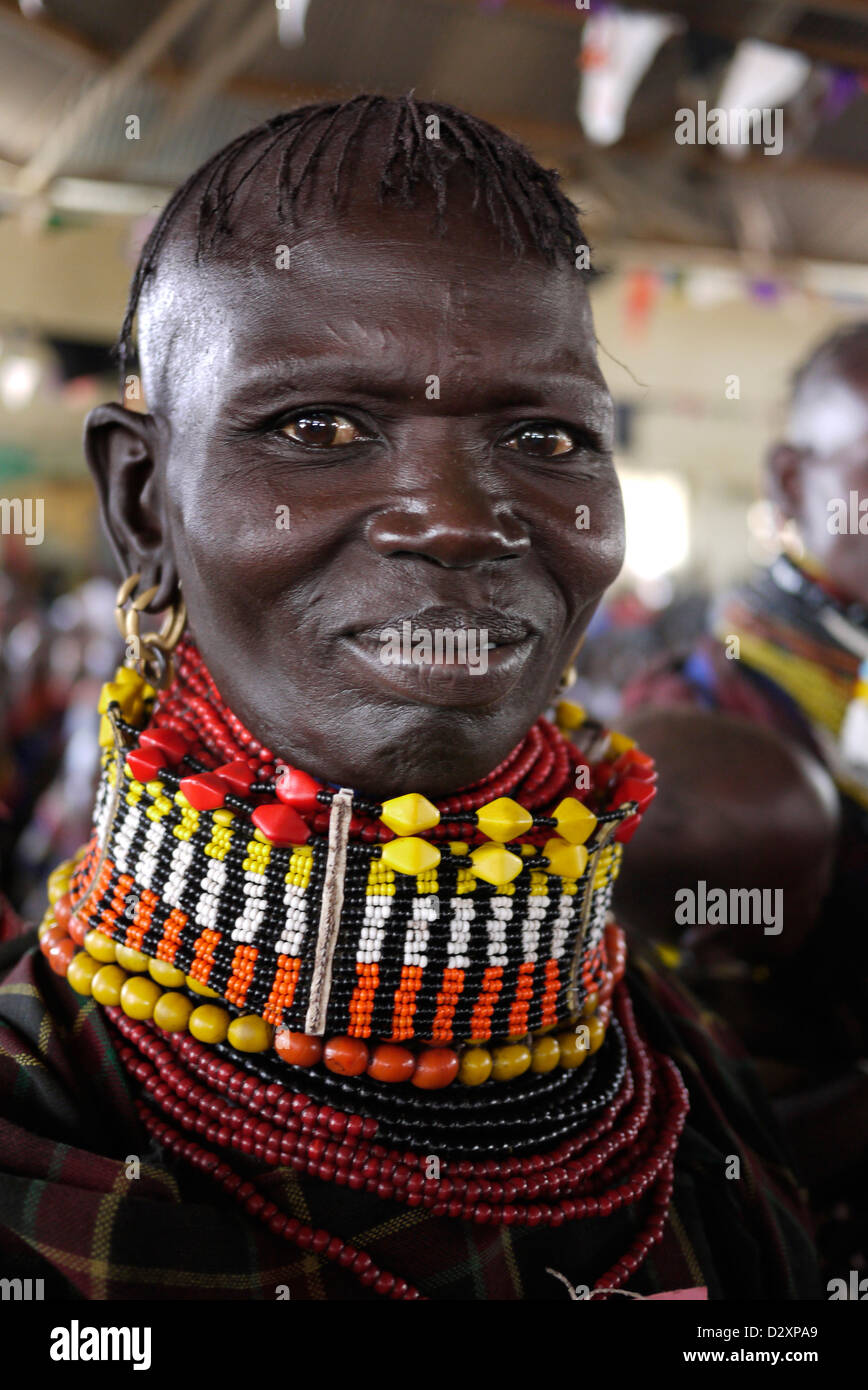 Kenya detalles cordón turkana peinado ceremonia de confirmación lorugumu 20111001 étnicos África subsahariana Foto de stock