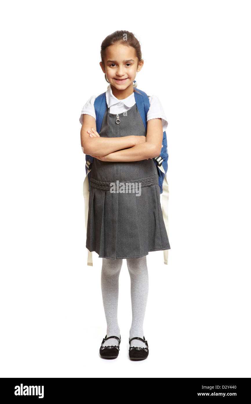 Niña de la escuela de 8 años con mochila sonriendo sobre fondo blanco  Fotografía de stock - Alamy