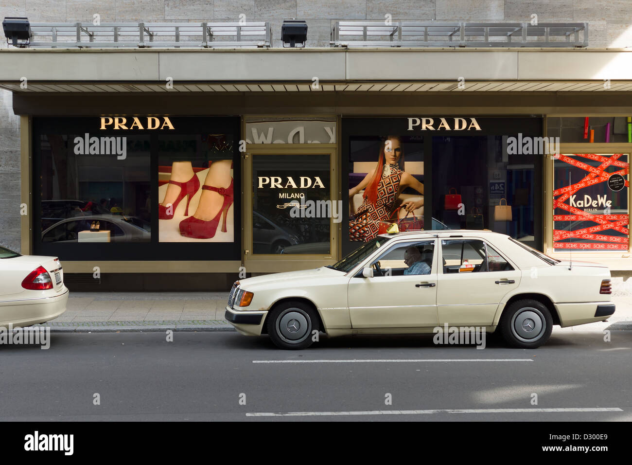 PRADA store en Berlín Occidental en la calle Kurfürstendamm Fotografía de  stock - Alamy