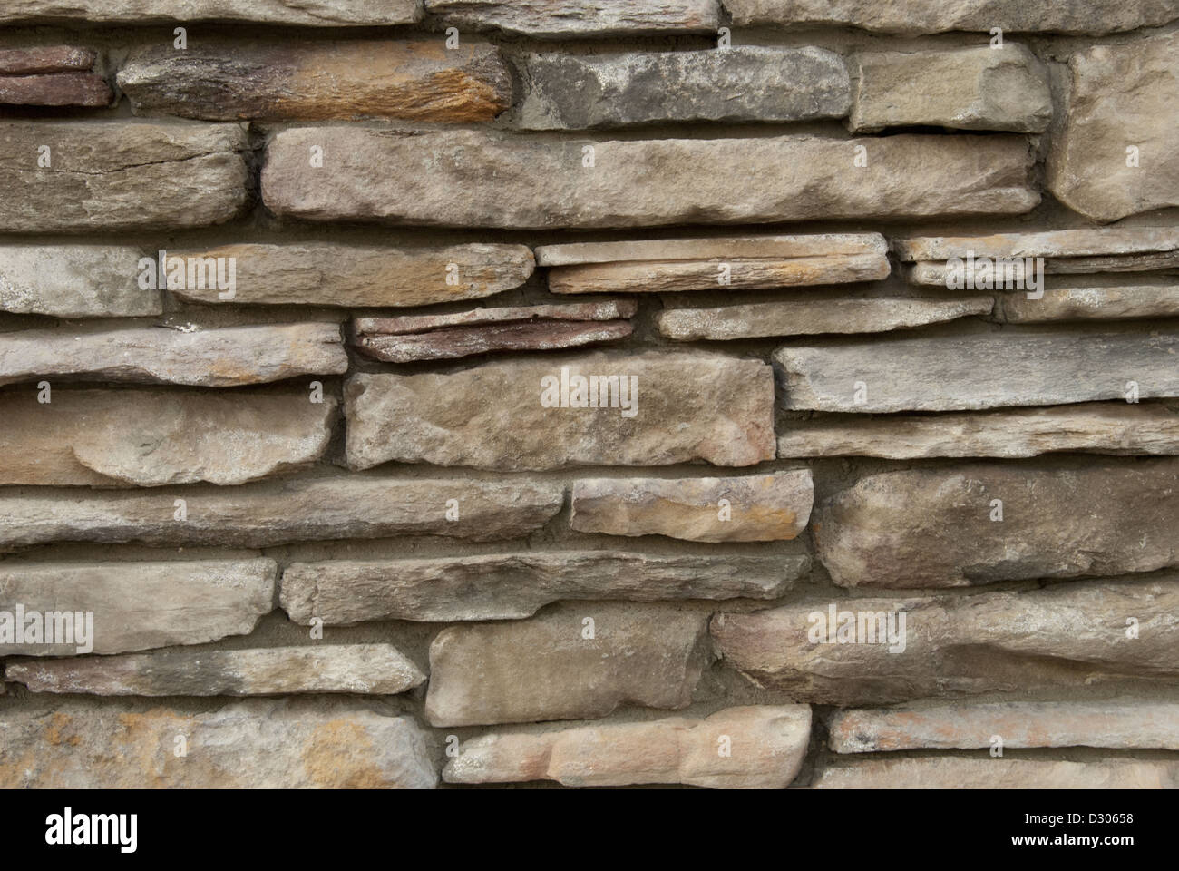 Muro de piedra decorativa, cerrar Foto de stock