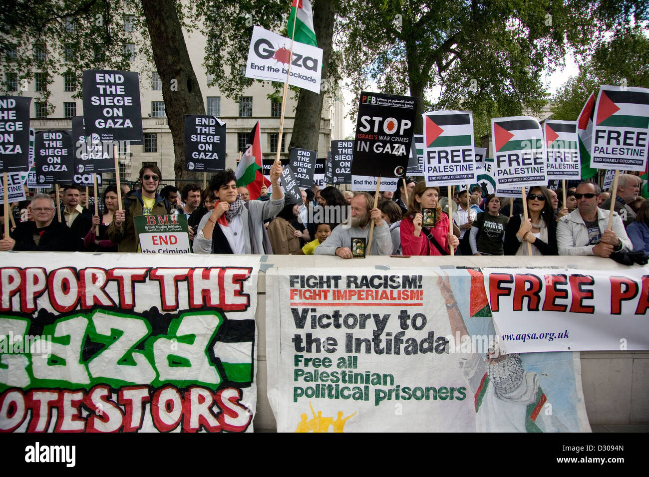 Un pro protesta Palestina celebradas fuera de Downing St en Londres. Foto de stock