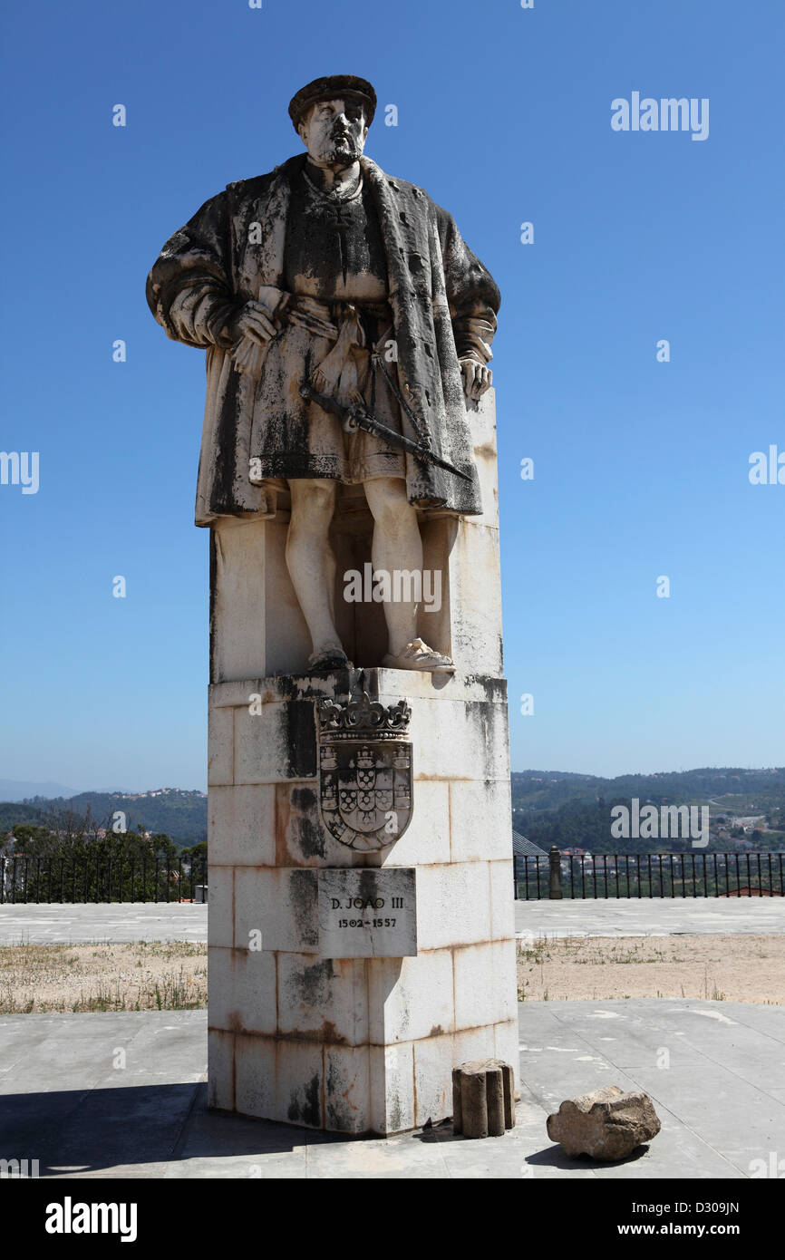 Estatua del Rey Dom Joao III (1502 - 1557) en Coimbra, Portugal. T Foto de stock