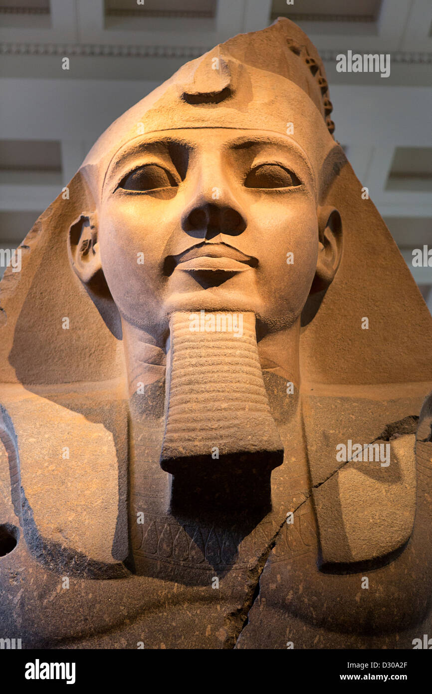 La colosal busto de Ramsés 11 en el Museo Británico de Londres. Foto de stock