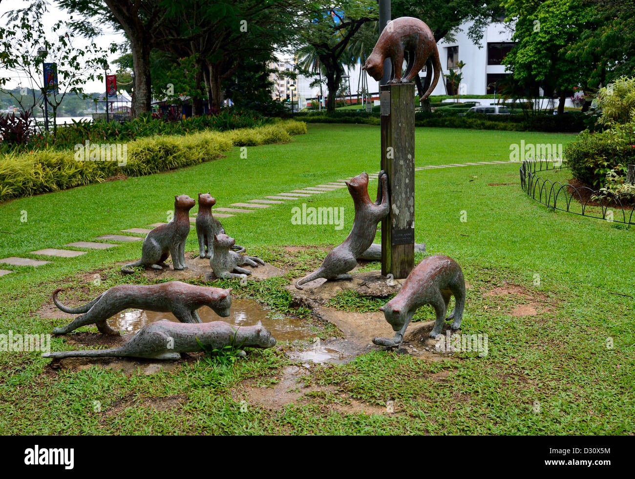 Bronze Status de gatos en Kuching, Sarawak, Borneo, Malasia. Foto de stock