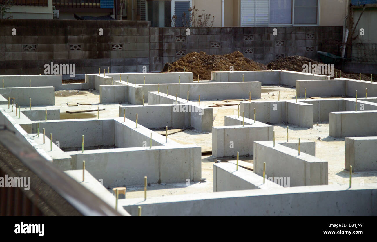 Bases para una nueva casa en Japón. Foto de stock