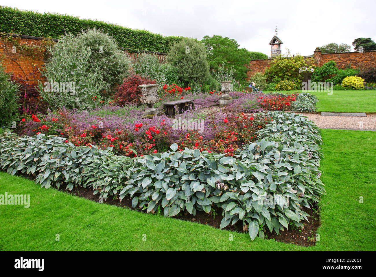 El jardín amurallado anteriormente uno de los huertos en Arley Hall Gardens de Cheshire, Inglaterra Foto de stock