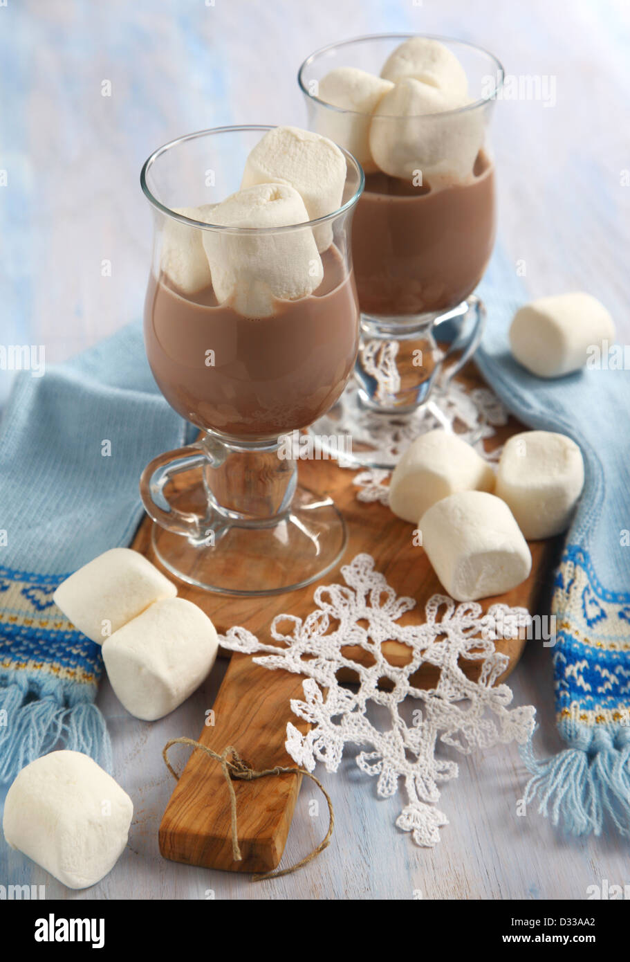 Chocolate caliente con malvaviscos Foto de stock