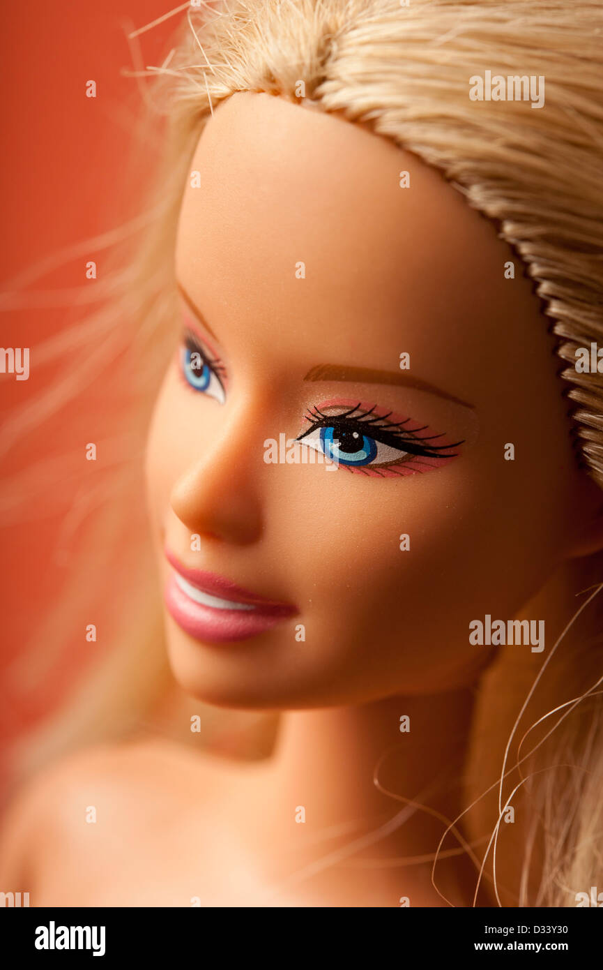Cara de muñeca Barbie Fotografía de stock - Alamy