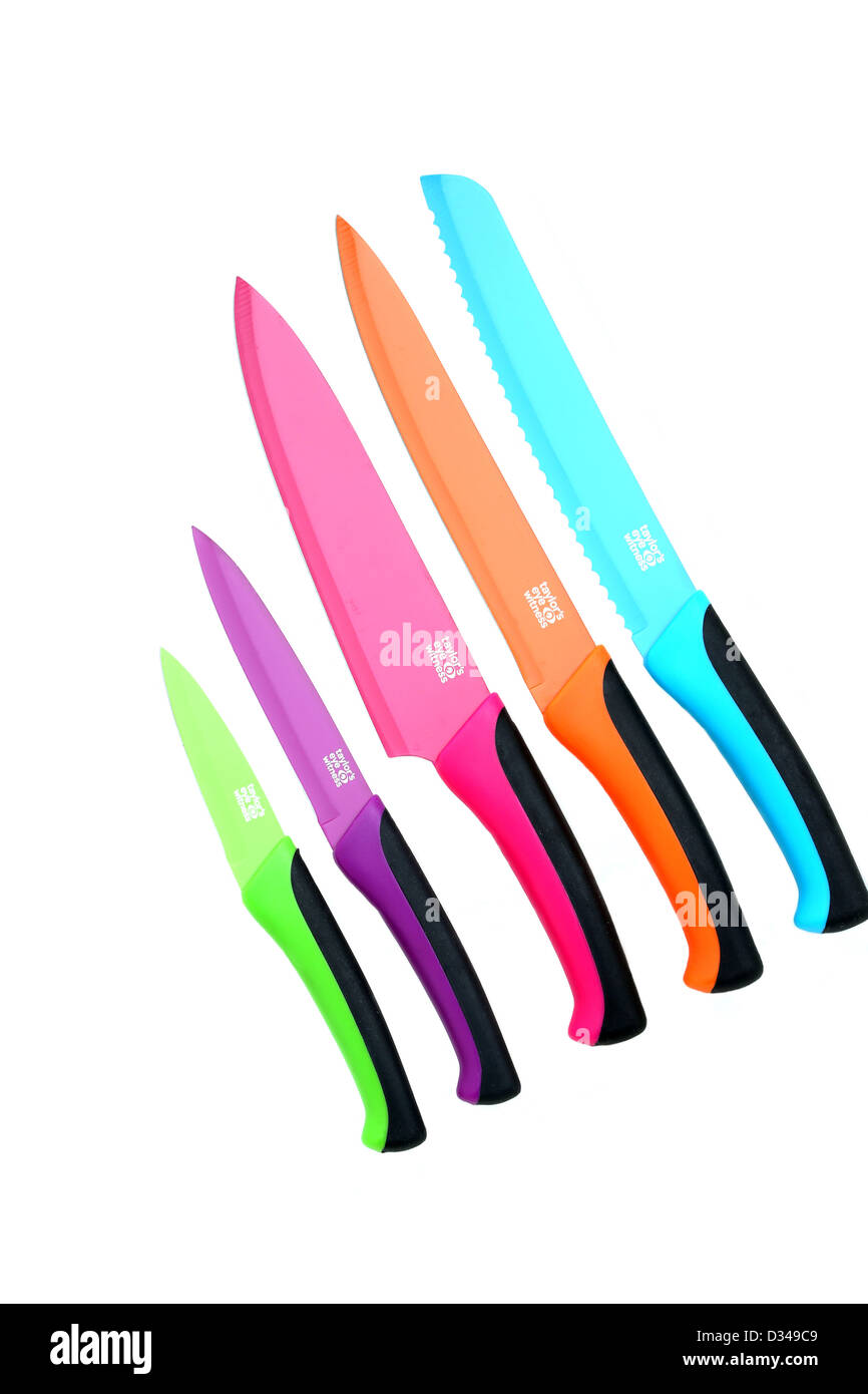Un conjunto de coloridos cuchillos Foto de stock