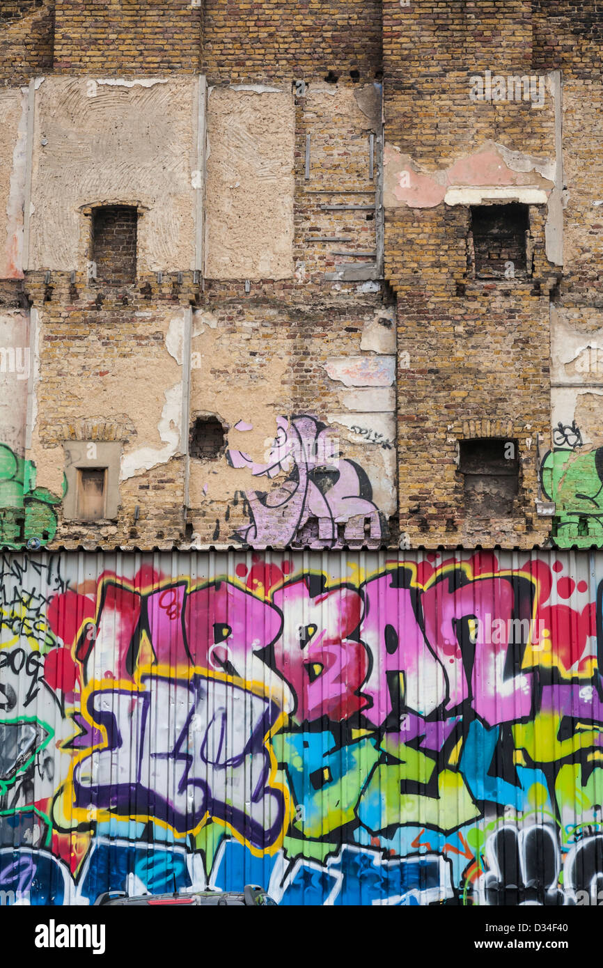 Graffiti Wall en el aparcamiento de la calle Sclater, Shoreditch, Londres Foto de stock