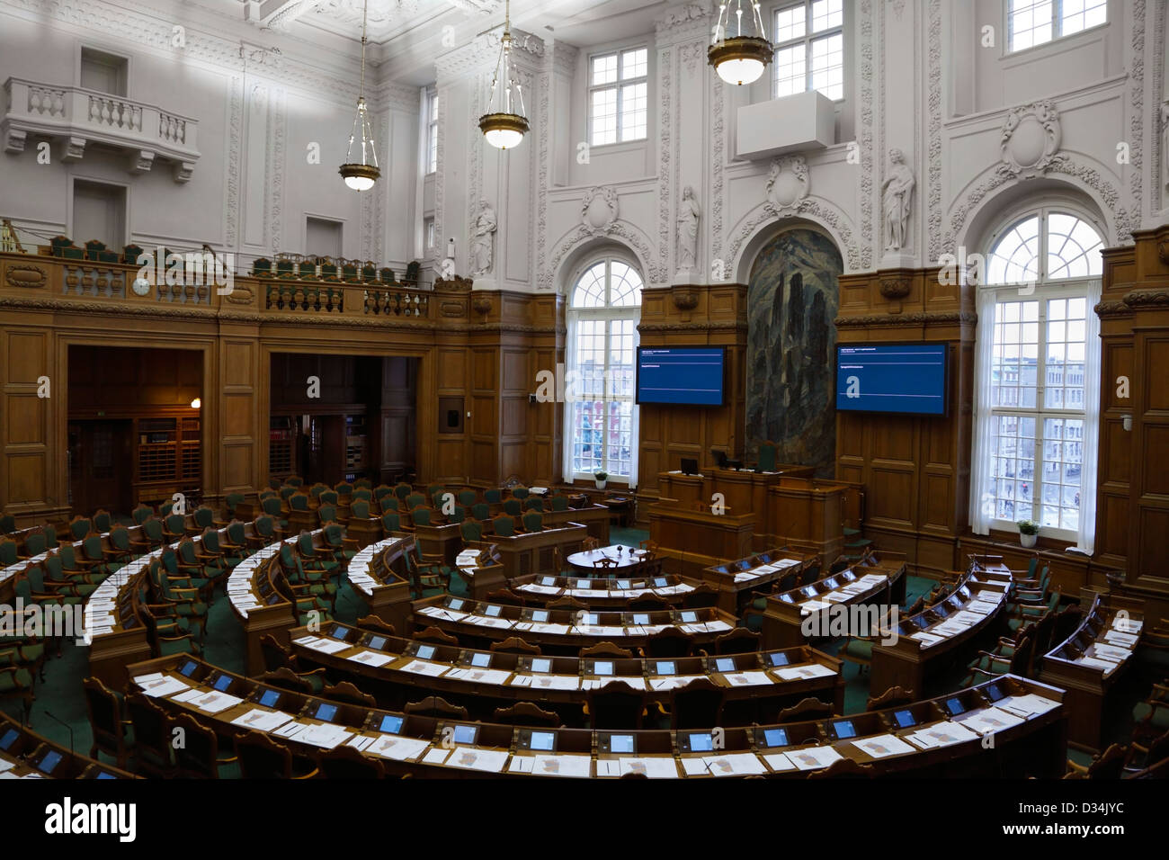 El Folketing, el Parlamento danés, al Castillo Christiansborg, Copenhague, Dinamarca. El salón está vacío. Foto de stock
