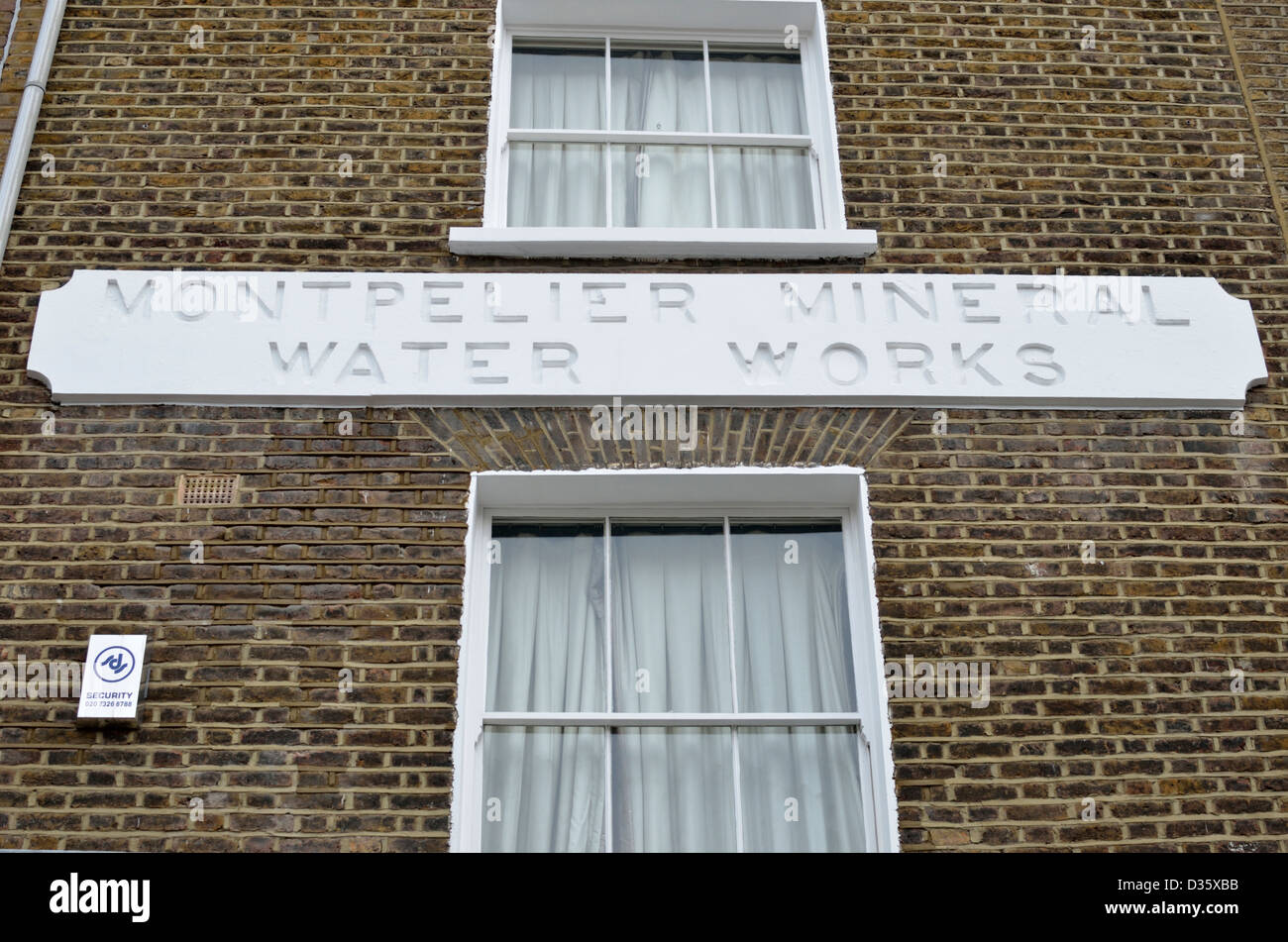 Sitio de la ex Montpelier Agua Mineral trabaja en Montpelier Street, Knightsbridge, London, UK Foto de stock