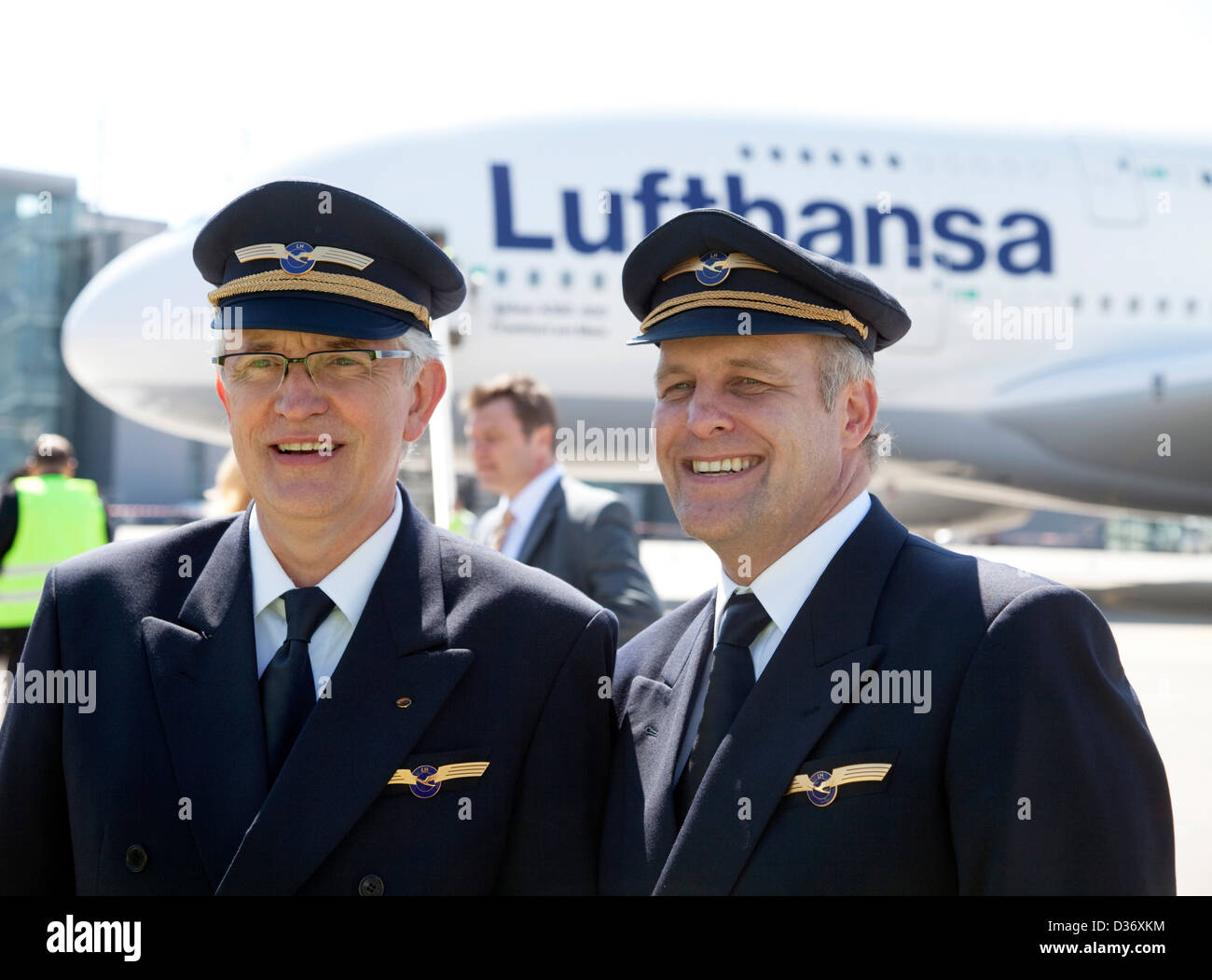 En Dusseldorf, Alemania, Flugkapitaene antes del Airbus A380 de Lufthansa  Fotografía de stock - Alamy