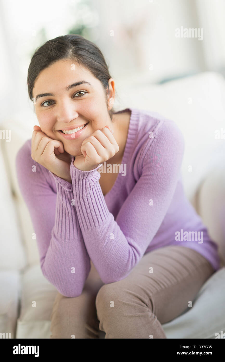 Los Estados Unidos, Nueva Jersey, Jersey City, Retrato de una adolescente (16-17) Foto de stock